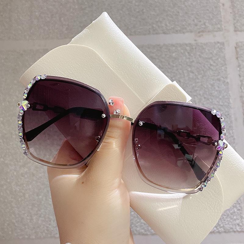 Retro Oversized Frame UV400 Sunglasses Women Vintage Fashion Rimless Gradient Colors Lens Sunglasses