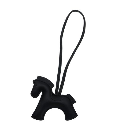 Украшение для автомобиля Шарм в виде лошади из искусственной кожи Маленький изящный брелок Аксессуары для интерьера автомобиля, кошелька, рюкзака