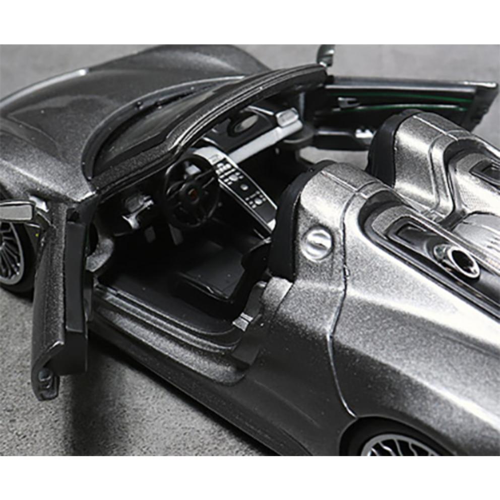 Bburago 1:24 Porsche 918 Spyder Diecast Model Car - Grey