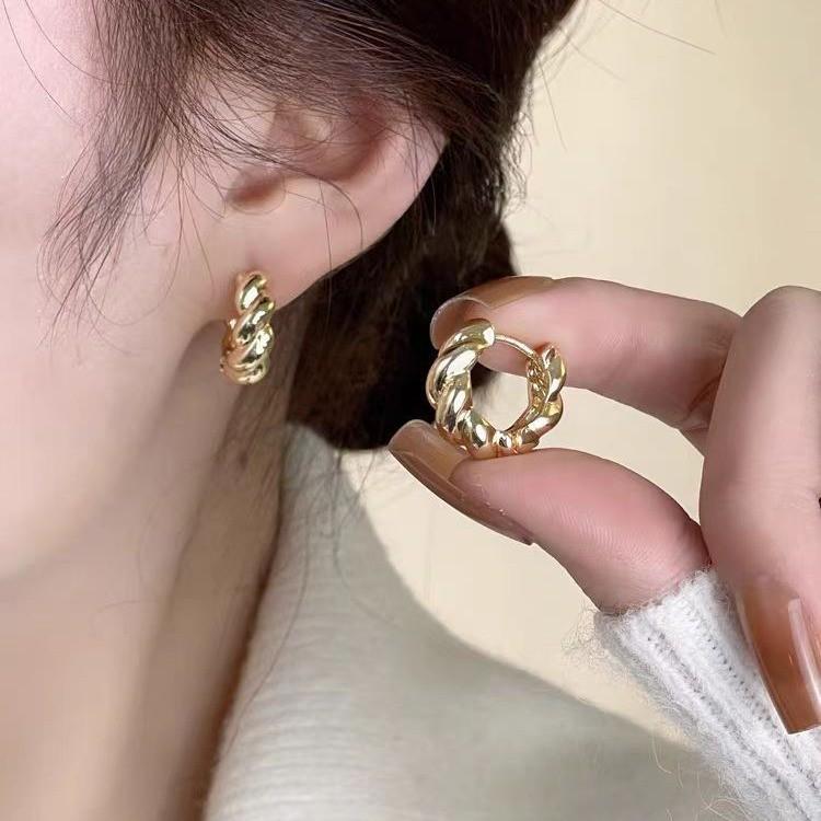 Элегантные серьги-капли с камнем кошачий глаз — универсальные, легкие, роскошные, изысканного дизайна.