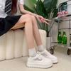2025 летние маленькие белые туфли, новая корейская версия, женские студенческие туфли на платформе, увеличивающие рост, спортивная обувь для сноуборда, повседневная обувь KT261-1