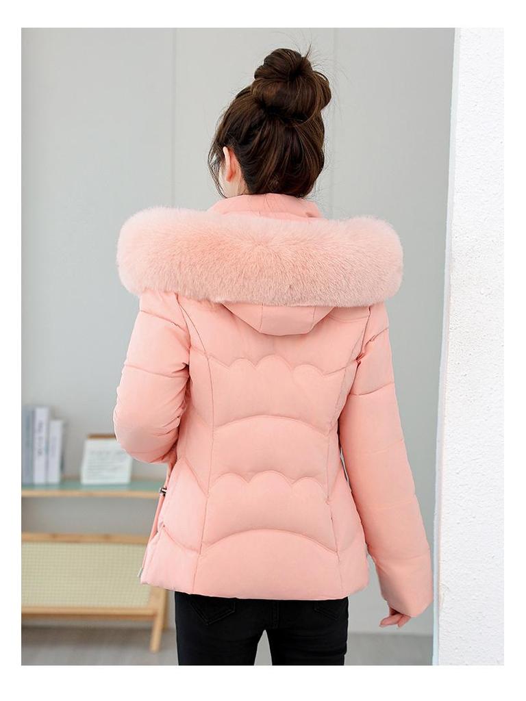 Женское зимнее хлопковое пальто приталенного силуэта в корейском стиле с меховым воротником