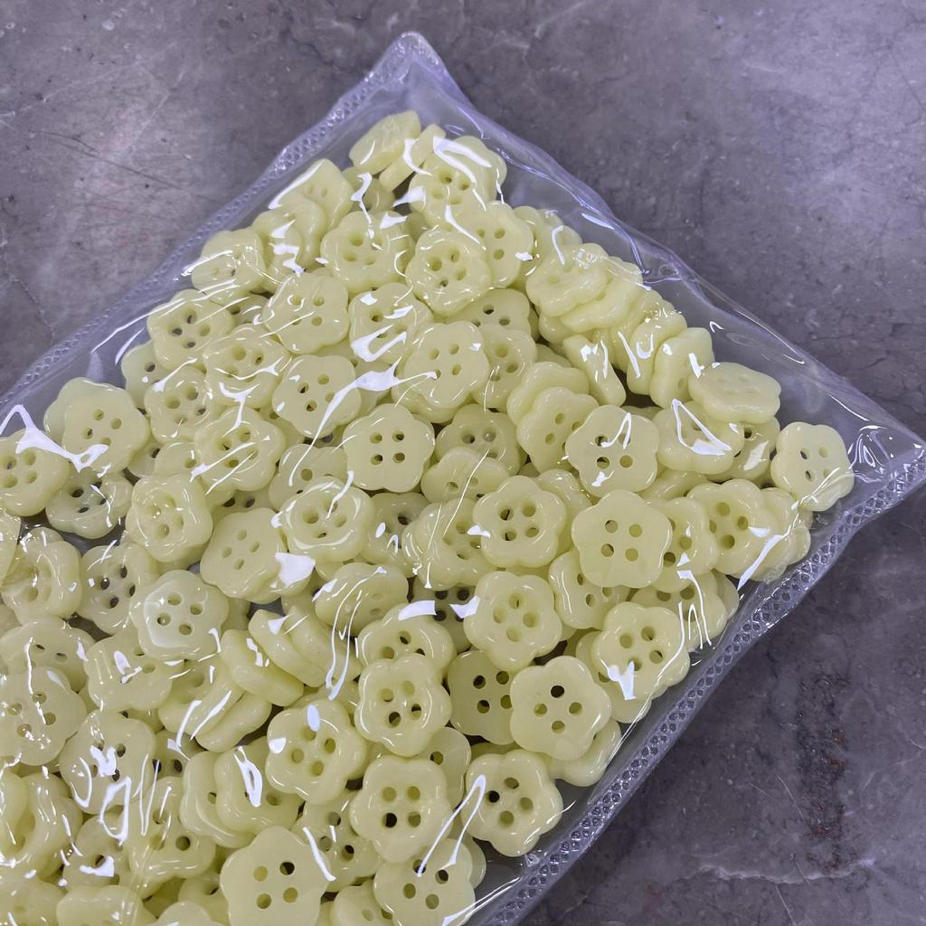 Yisen Ceramic Four-Eye Plum Blossom Buttons for Children's Chinese Style Shirt or Dress