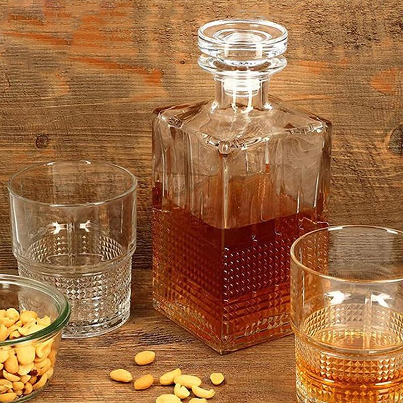 Verona Crystal Glass Whiskey Decanter, 750ml, Perfect for Bartenders, Home Use and Gifts