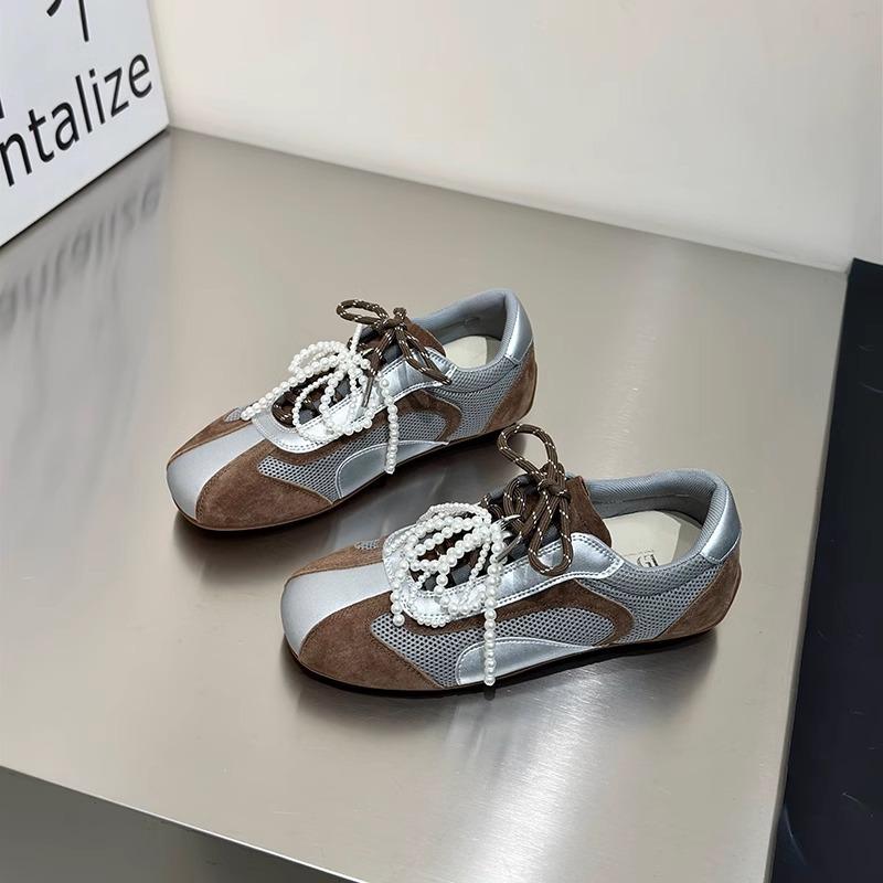 Двухцветные кроссовки с лентами женские весенне-летние на мягкой подошве с бусинами и бантом из сетки повседневные женские