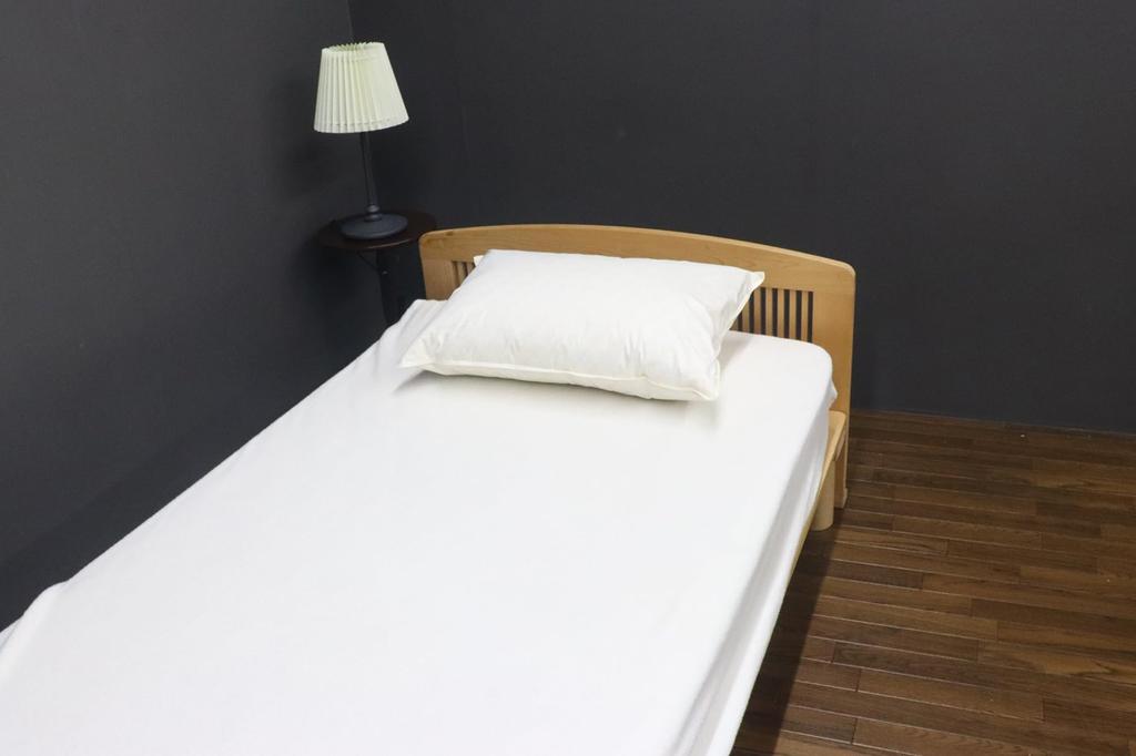 Romance Kosugi Feather Pillow, Made In Japan with High-Quality Silver Down. Filling: 90% Down, 10% Feather (Silver Down). Filling Weight: 0.45 Kg.