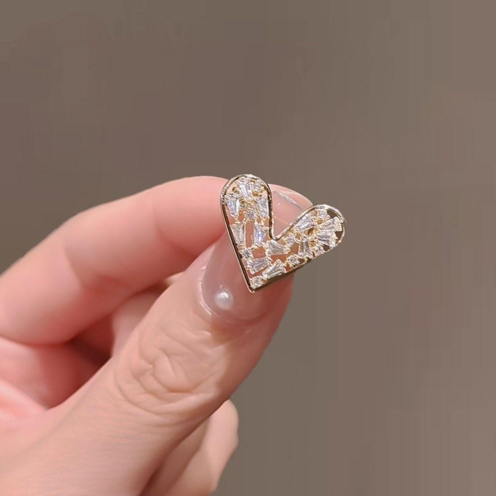 Shiny Heart Brooch Korean Style Hollow Heart Breastpin Jewelry Rhinestone Pin Men