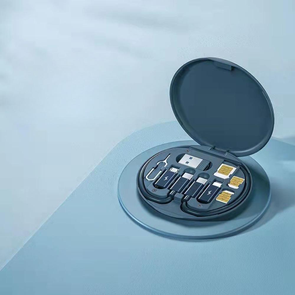 Компактный комплект зарядного кабеля мощностью 60 Вт с разъемами USB Type-C — Type-C и USB-C — Lightning.
