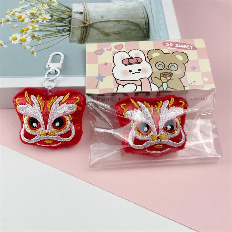 Новогодняя плюшевая брошь в виде змеи и льва, кулон в виде кролика с одеждой, обувью, шляпами - украшение для подарка