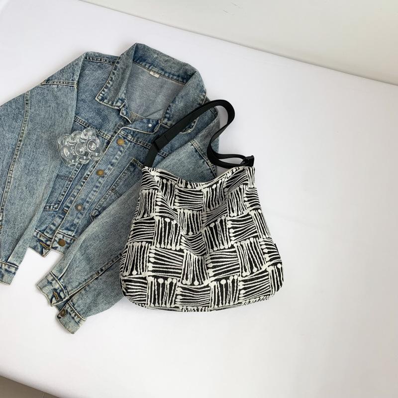 Тканевая сумка 2025 осень новая большая вместимость холст высокая ценность клетка широкий плечевой ремень одно плечо мессенджер сумка-тоут