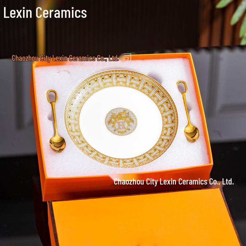 Набор столовой посуды из костяного фарфора в европейском стиле: Керамические Чашки и Блюдца, Креативные Фруктовые, Обеденные и Стейковые Тарелки