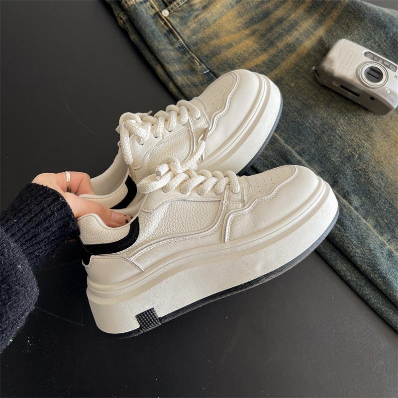Бежевые универсальные, легкие белые туфли на толстой подошве, женские новые модели 2025 года, высокая популярность, студенческие спортивные туфли для сноуборда