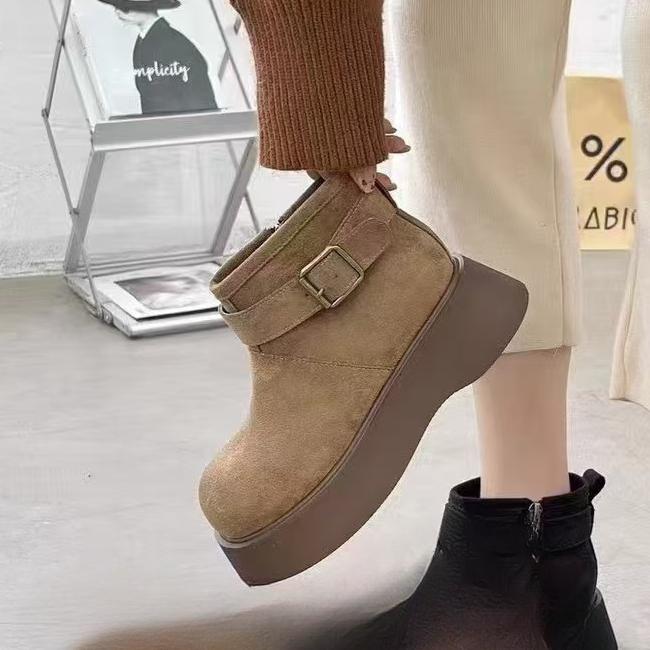 Замшевые женские ботинки на платформе, теплые плюшевые хлопковые туфли, мокасины на высоком каблуке, модная повседневная обувь на нескользящей подошве для зимы 2024 года