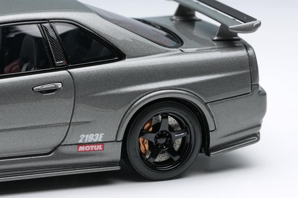 Масштабная модель 1/43 Nissan Skyline GT-R от EIDOLON (Версия NISMO BNR34 CRS) Темно-металлический серый с наклейкой-логотипом, 2011, Готовая модель