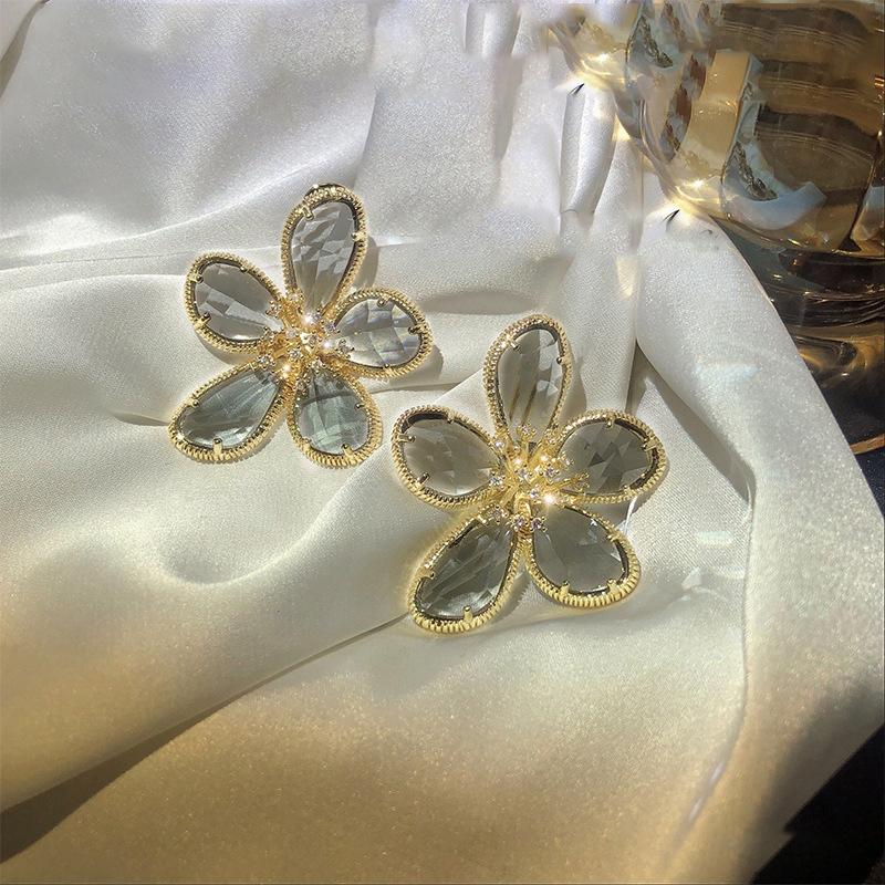 Европейские и американские серьги с хрустальными цветами, новые модные модные темпераментные серьги со знаменитостями в Интернете, женские индивидуальные серьги