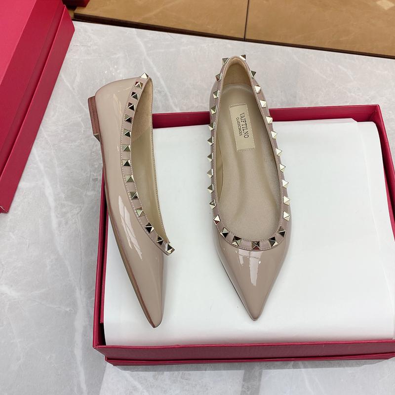 Trendy Fashion Rivets Shallow Black Patent Leather Single Shoes For Women French Style Pointed Flat Bottomed Women's Shoes