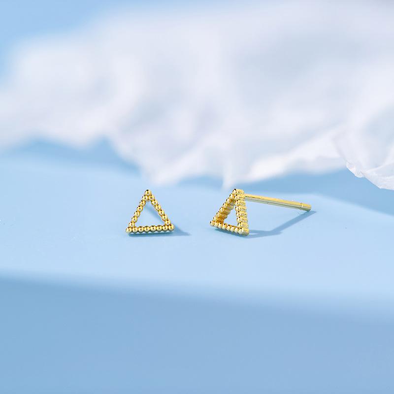Треугольные серьги-гвоздики Женские нишевые модные простые геометрические серьги для поездок на работу Темпераментные дырки для ушей Маленькие серьги
