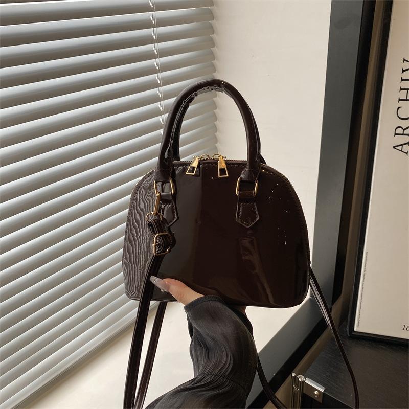 Портативная сумка-ракушка однотонная простая модная трендовая универсальная повседневная ретро на плечо сумка-мессенджер премиальная на ощупь сумка