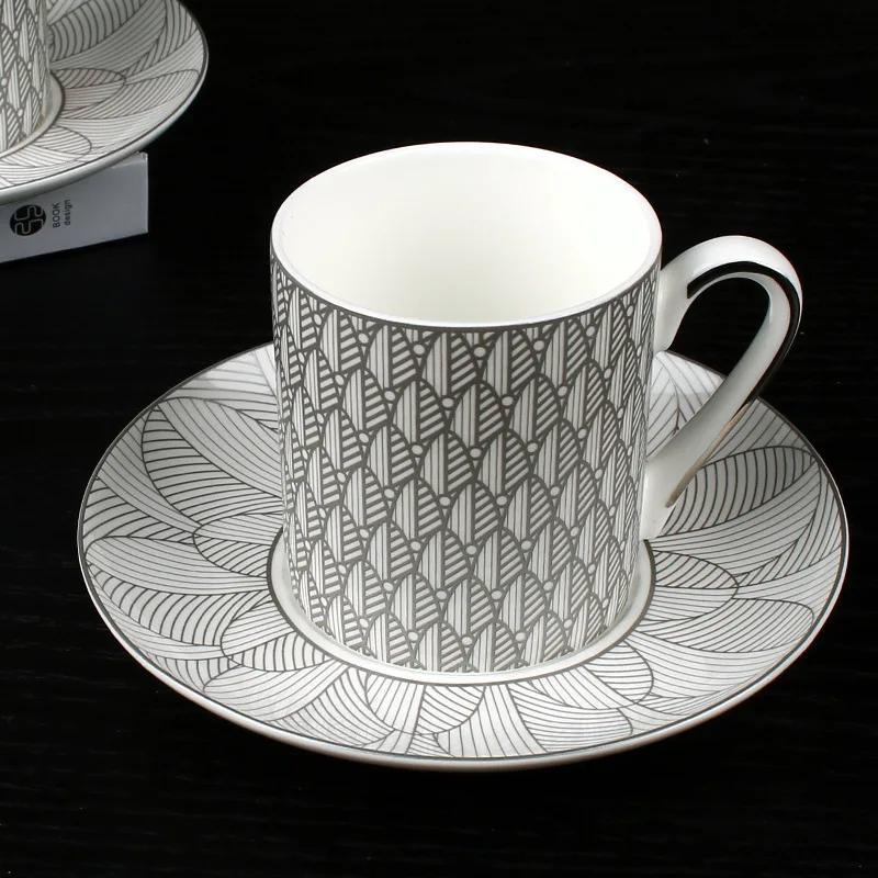 Простая и стильная керамическая чашка для кофе из костяного фарфора, элитная ресторанная чашка для послеобеденного чая, блюдце, кружка, подходит для посудомоечной машины