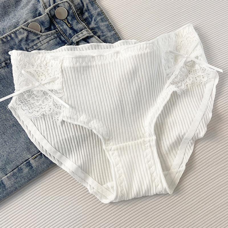 Elegant Lace Underwear for Women Made of Pure Cotton Cute Comfortable Threaded Bow for Girls with Black Fungus Edges Mid Waist Underwear Panties