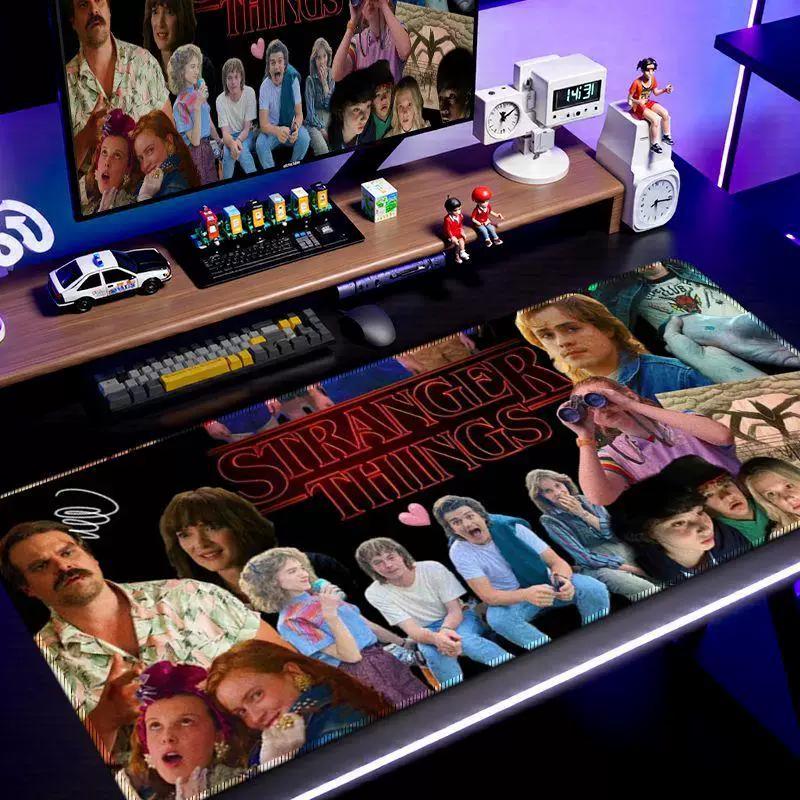 Новый высококачественный печатный кожаный коврик для мыши Stranger Things, увеличенный, с изображением из фильма, для студенческой комнаты, офисного стола, киберспорта, противоскользящий коврик для мыши и клавиатуры, настольный коврик