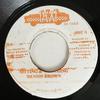 7-дюймовая пластинка DENNIS BROWN Сидя Смотря Революция НИКАКОЙ Такси Олдскул Ямайка Регги Ска Даб Б/у