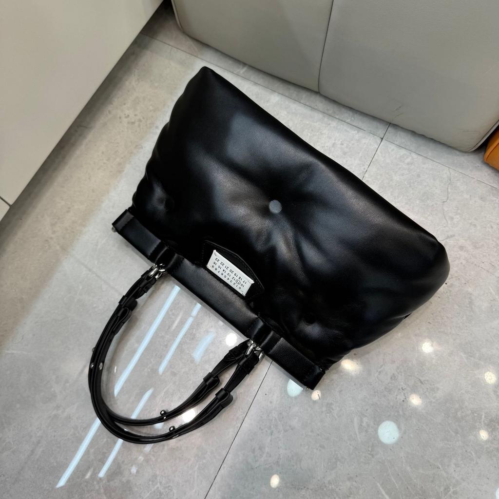 2026 Внешняя торговля Меховая сумка-подушка для подушек Большая вместимость Модная Универсальная Мягкая Облачная сумка Сумка-тоут Портативная Сумка для ужина Женская