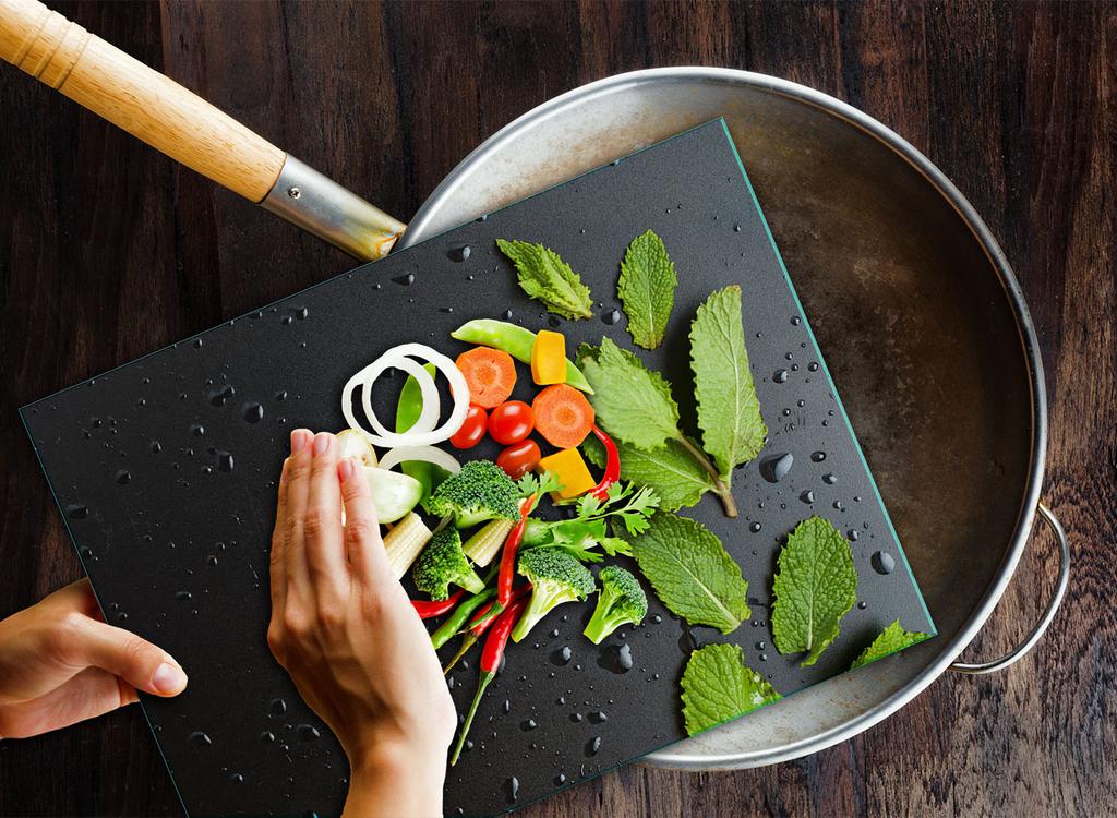 TEMPERED GLASS CUTTING BOARD 30x22 BLACK