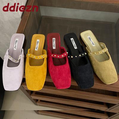 Модные женские весенне-летние пляжные шлепанцы, модные женские шлепанцы на плоской подошве с заклепками, повседневные женские шлепанцы-сандалии, мюли