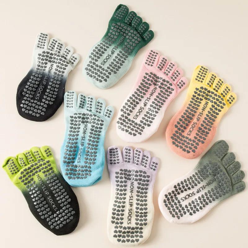 Носки для йоги, профессиональные силиконовые нескользящие градиентные носки для пилатеса, с открытой спиной, дышащие, с пятью пальцами, для занятий фитнесом в помещении, спортивные носки