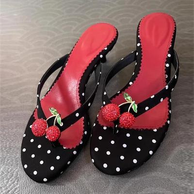 Модные милые шлепанцы с дизайном «вишня из стразов» на низком каблуке-рюмочке, женские винтажные шлепанцы в горошек, сладкие удобные шлепанцы с перемычкой для пальца