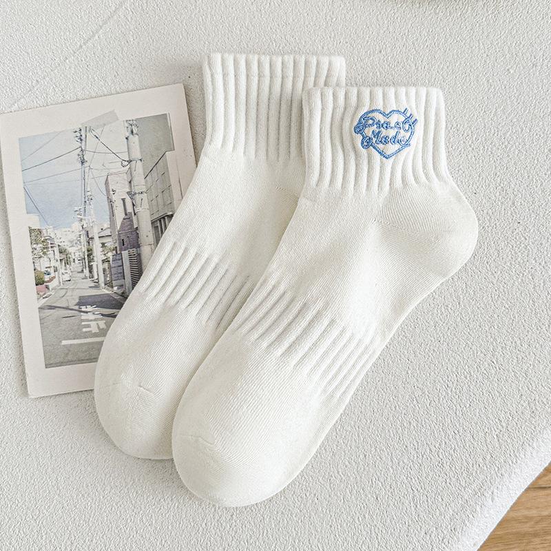 Женские весенне-летние универсальные спортивные носки-подследники с вышивкой «Любовь»