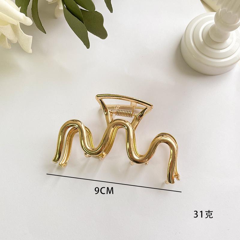 Korean Version Niche Metal Large Hair Claw for Women, New Shark Clip, Simple Shower Hairpin, Personalized Style
