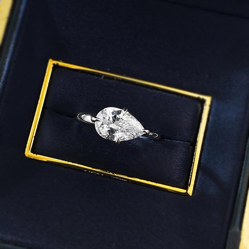 Кольцо из серебра S925 в форме груши с белым бриллиантом, закрепленным в крапанах - Классическое и модное