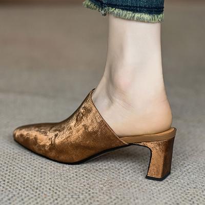 Шелковые прохладные тапочки женские 2025 весна и лето новая уличная обувь толстый каблук коричневый французский повседневный высокий каблук тапочки сумка голова полусапожки