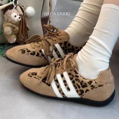 Ретро леопардовый принт немецкие тренировочные туфли женские 2025 новый тренд модные дышащие повседневные легкие и удобные спортивные кеды женская обувь