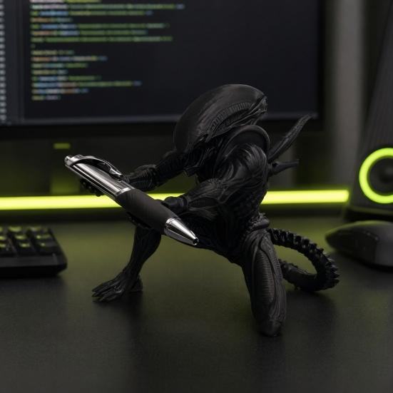 Alien Pen Holder for Desk, 3D Printed Pencil Display Stand, Kneeing Alien Desktop Organizer for Home Office Accessories