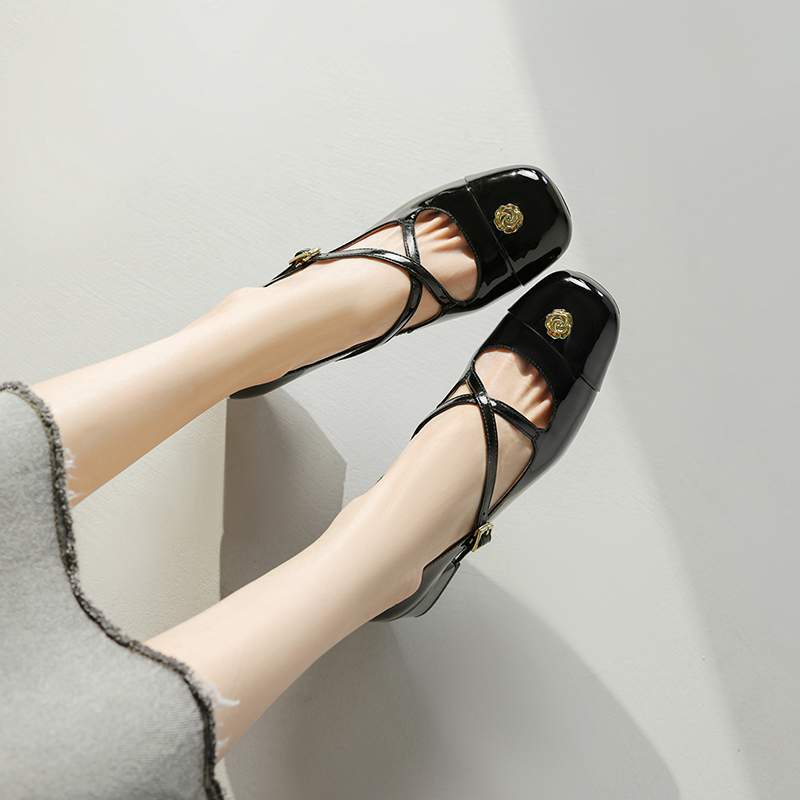 Krazing Pot Туфли-лодочки из овчины с квадратным носком и средним каблуком на осень и лето с металлическими цветами для женщин в стиле Мэри Джейн