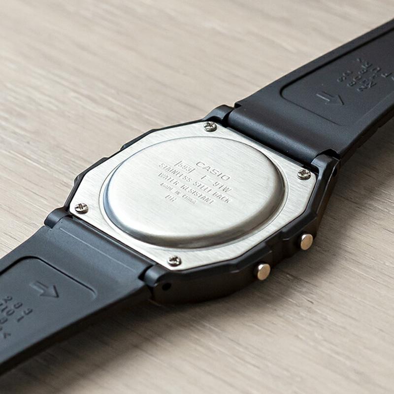 Casio Серия YOUTH Серия-Силиконовые Маленькие Квадратные Водонепроницаемые Кварцевый Механизм Ремешок из Смолы Японские и Корейские Часы 38.733.4 мм Мужские's F-84W-1