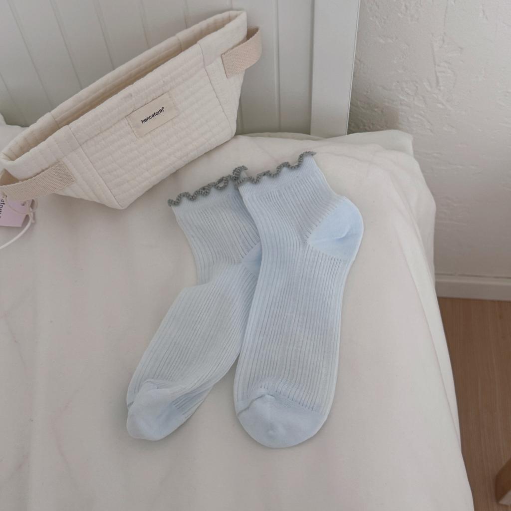 Simple and Versatile Short Socks In Contrasting Colors with Floral Wood, Breathable Mesh Vertical Striped Socks for Women