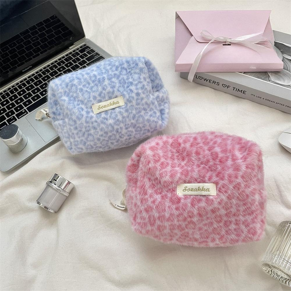 New autumn winter leopard print plush makeup bag Large Capacity Women Cosmetic Bag with Zipper Travel Clutch
