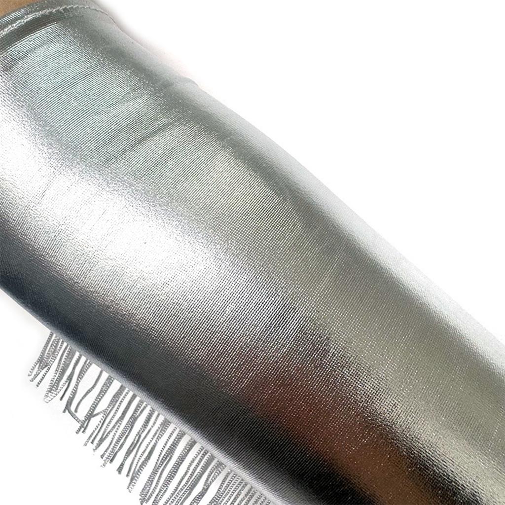 Блестящие серебряные перчатки с бахромой, идеально подходящие для женских сценических выступлений и коктейльных вечеринок в стиле 1920-х годов.