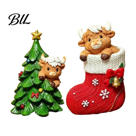 Festive Room Decorations Christmas Highland Cow Stocking Figurine, Xmas Tree Cattle Resin Desktop Decor Statue, Animal Sculpture for Holiday