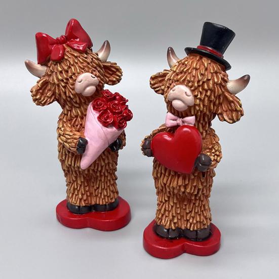 Valentine's Day Couple Highland Cow Figurine Holding Rose Love Heart Highland Cattle Resin Statue