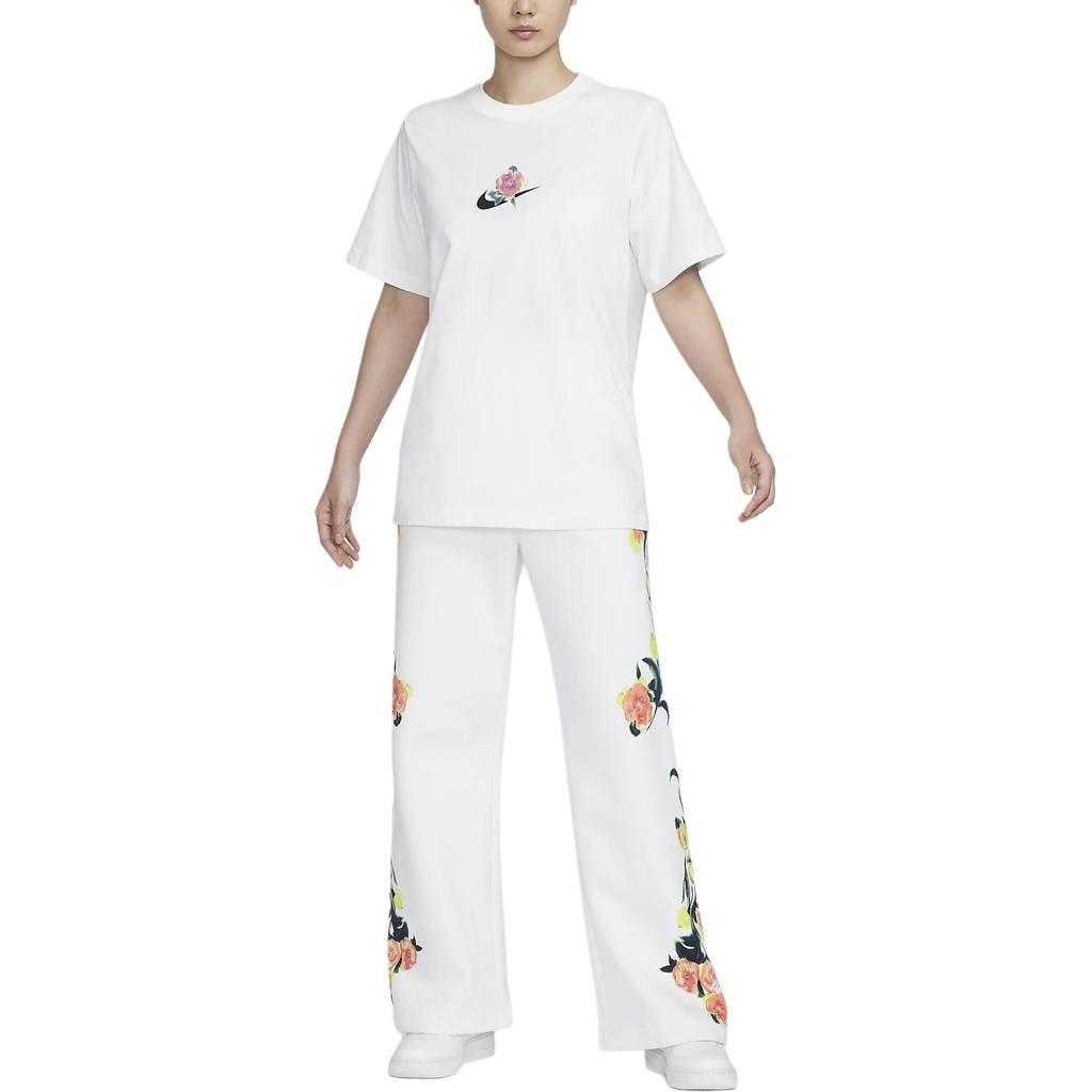 Nike Sportswear Women's Artist Collection Short-Sleeve Graphic T-Shirt HF4684-133