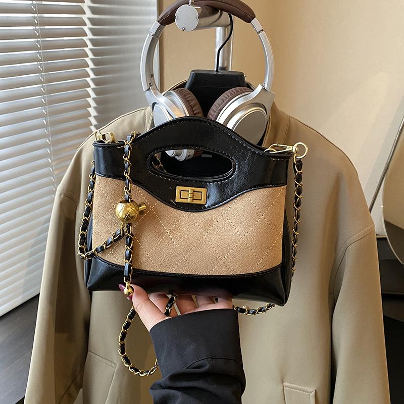 Маленькая сумка из ромбовидной вышивальной нити женская 2025 новая модная контрастного цвета универсальная сумка-мессенджер на цепочке супер огонь портативная маленькая сумка