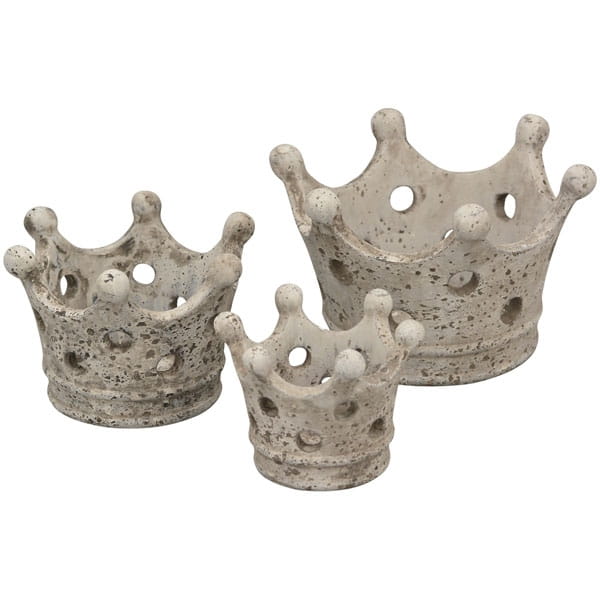 Intentionally aged decorative cement crown