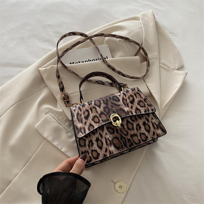 Персонализированная нишевая дизайнерская сумка с леопардовым принтом 2025 года, новая модная тенденция в иностранном стиле, маленькая квадратная сумка через плечо на одно плечо