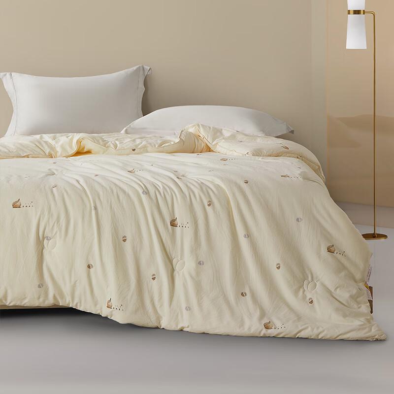 Мягкое всесезонное одеяло из полиэстера Tangna Home Textiles