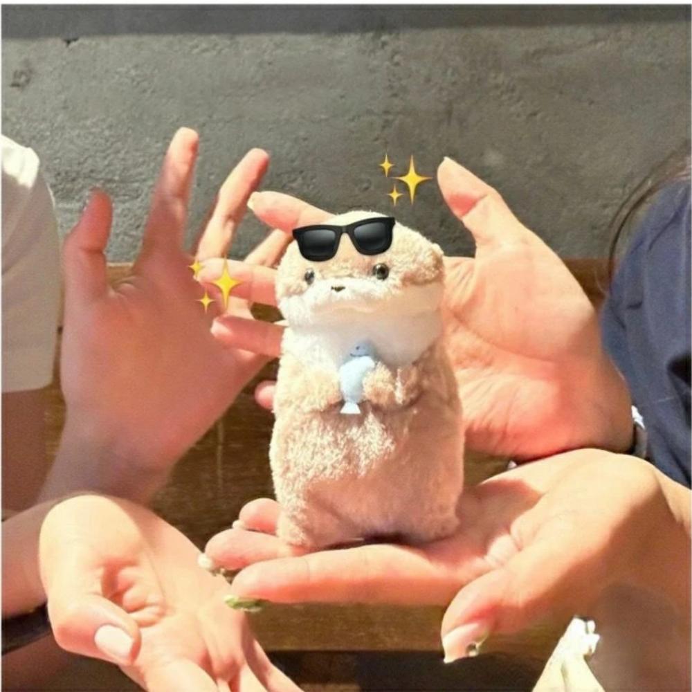 Милые выдры, держащие рыбу, плюшевые кукольные брелоки, легкие подвесные подвески, реквизиты для школьной сумки, кошелька для ключей, кукольной игрушки, подарки 11 см